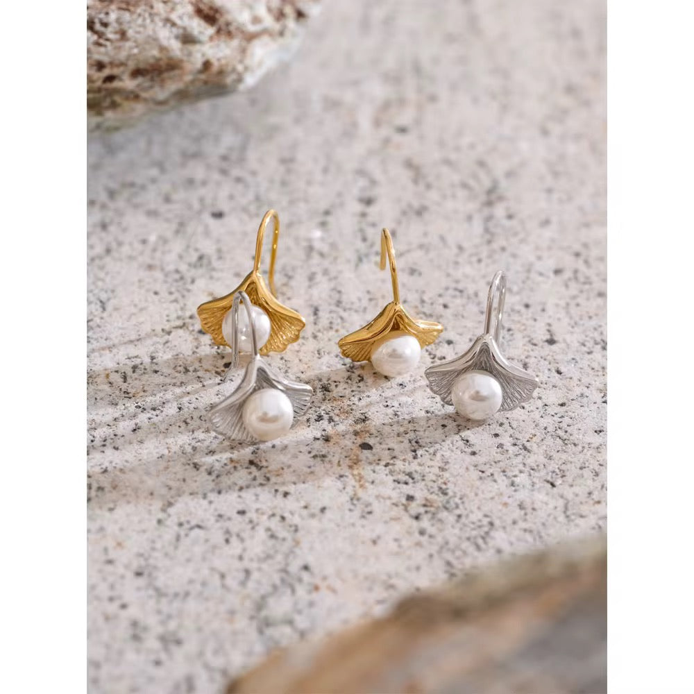 Opella Pearl Earrings