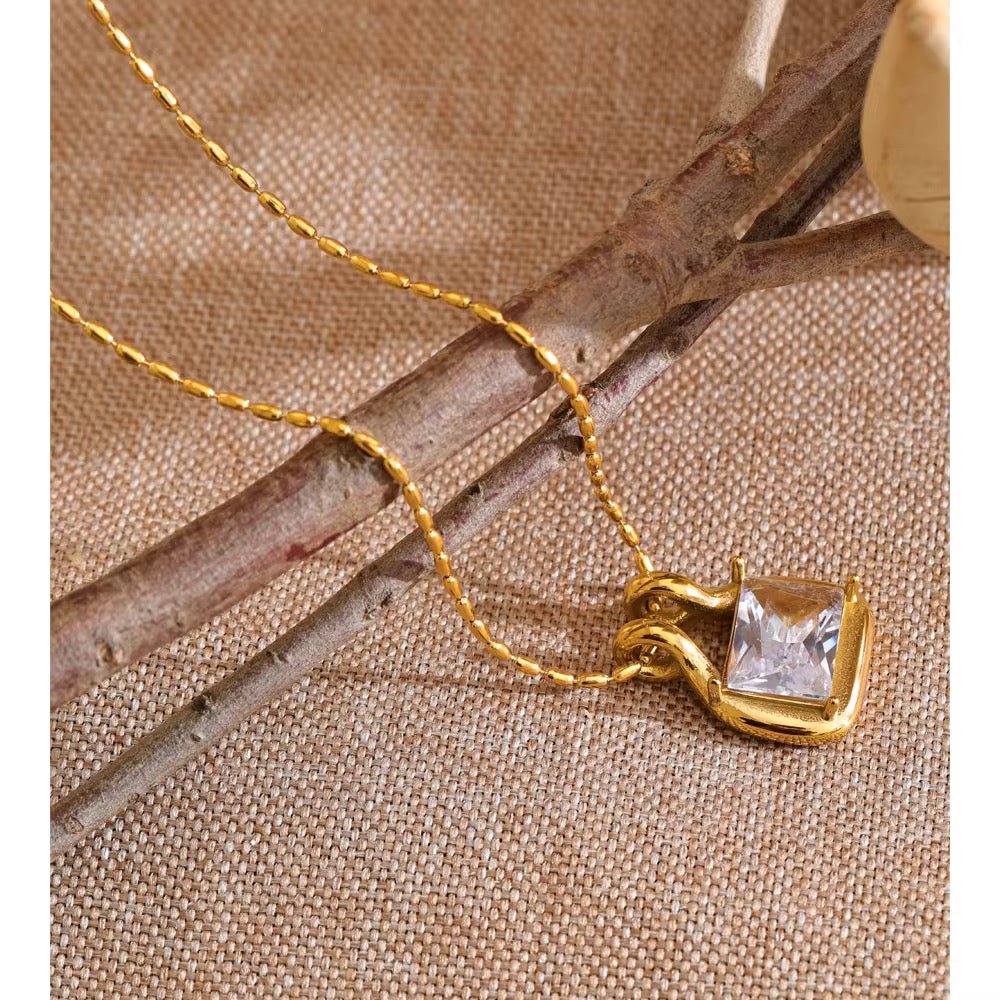 Ismera Necklace