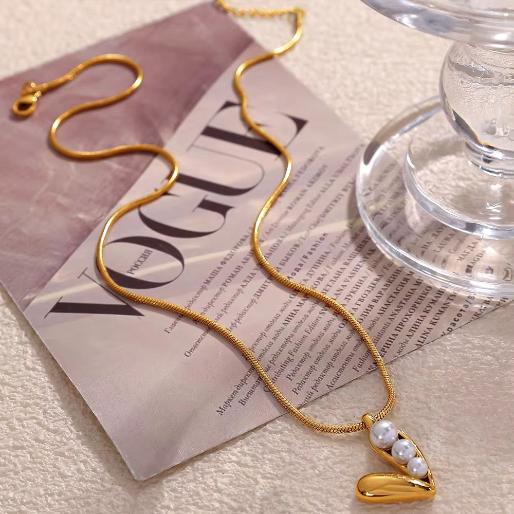 Raya Pearl Necklace