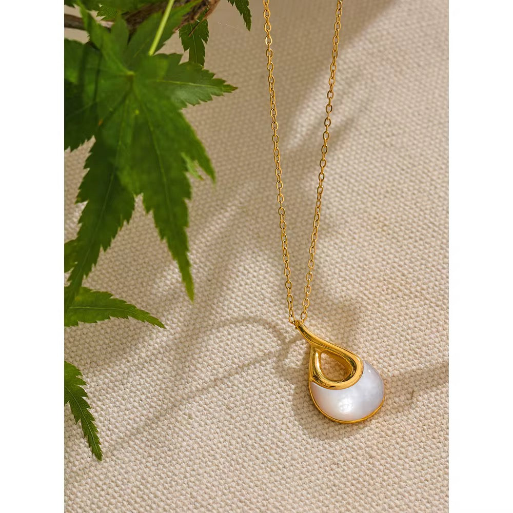 Zayana Shell Necklace