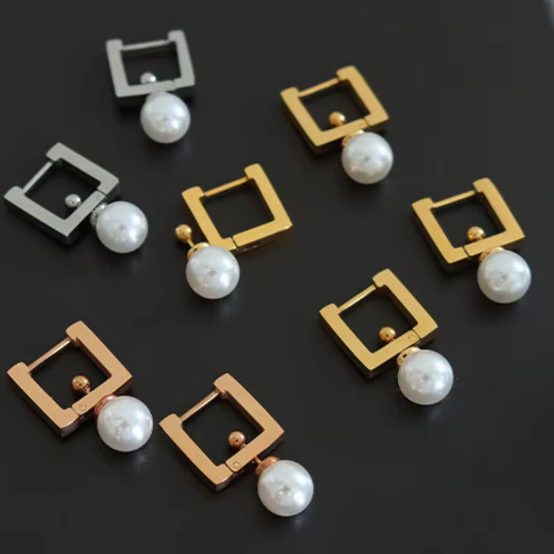 Maelis Pearl Earrings