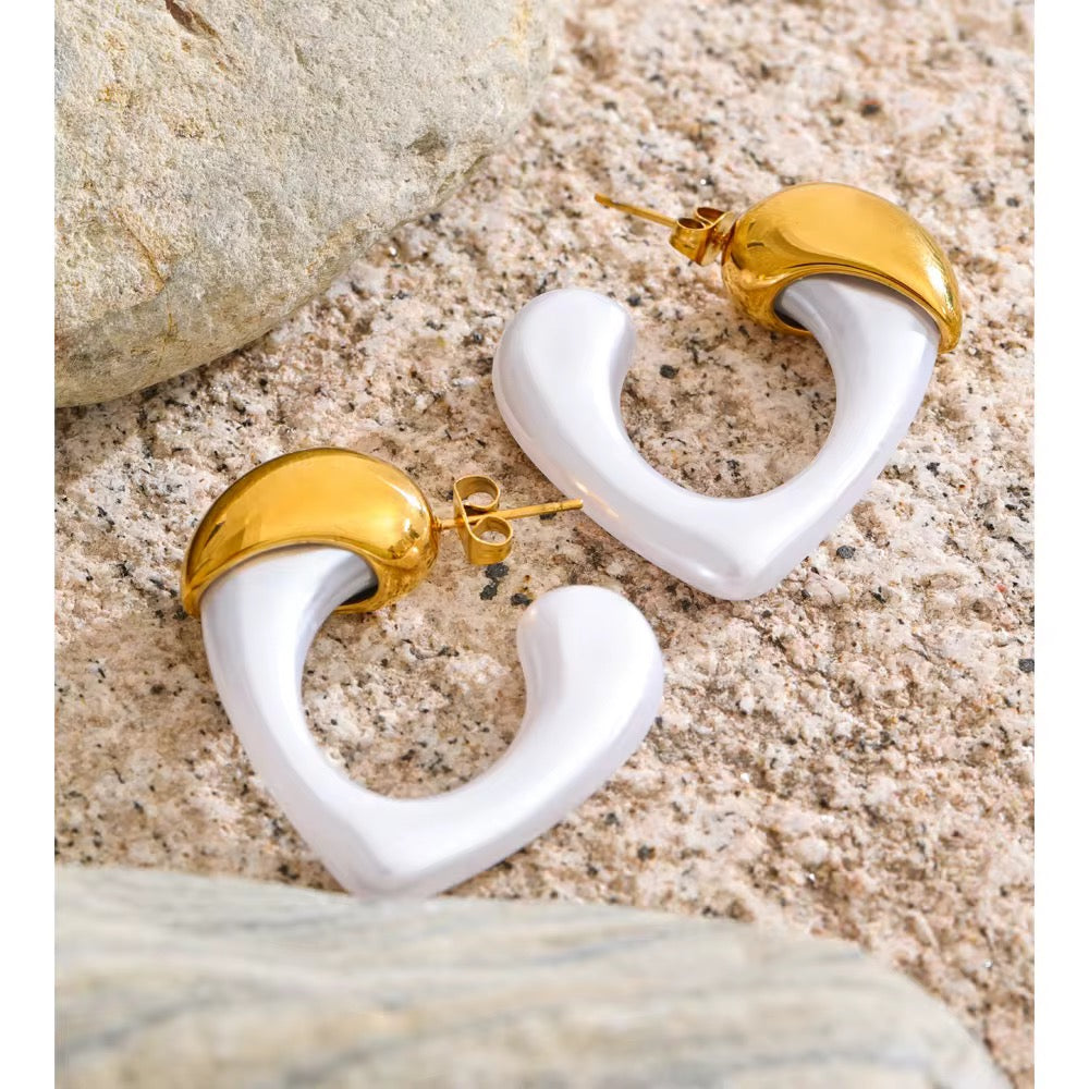 Amoura Pearl Necklace