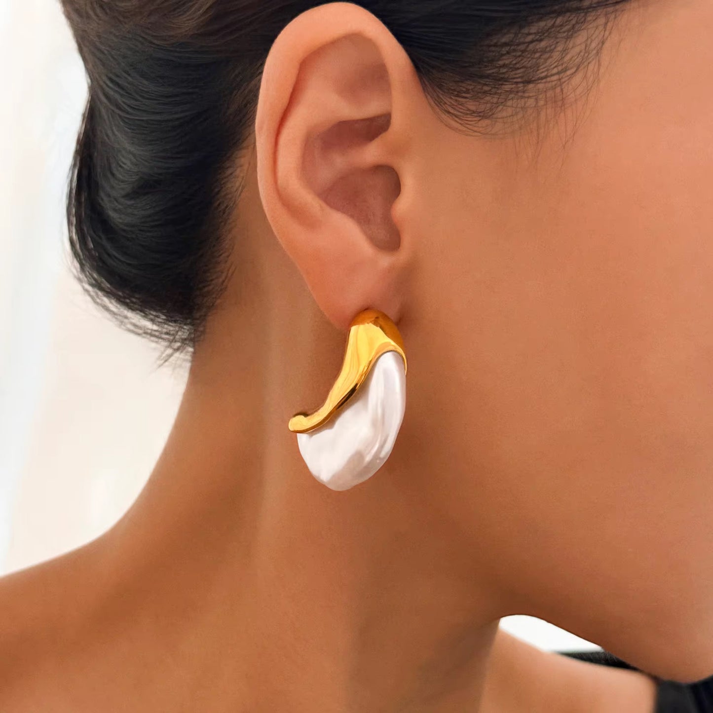 Samira Pearl Earrings